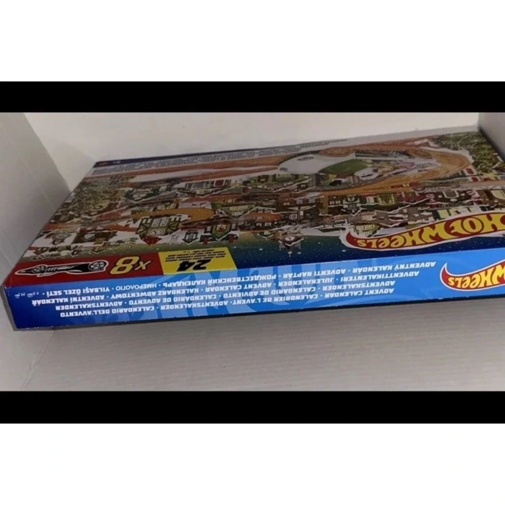 Hot Wheels Advent Calendar 2023 Holiday Set 8 Cars 16 Accessories Mattel HPX40